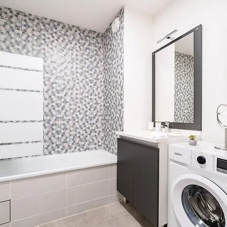 Apartment T3 Urbain 6 Personnes Avec Terrasse *